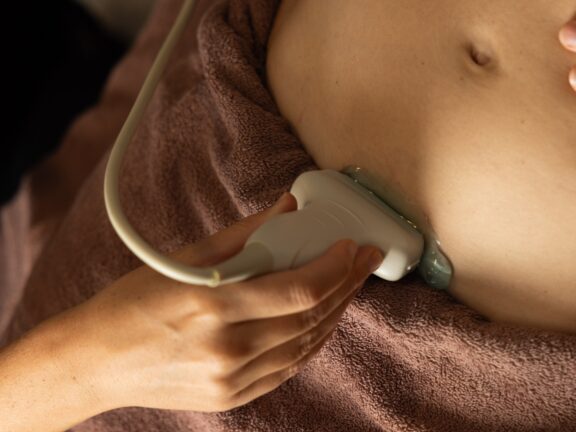 Early postpartum abdominal rehabilitation